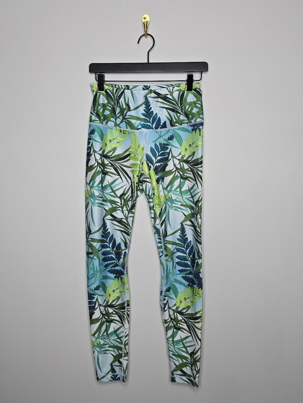 Playground Premium Leggings Size Medium Green Foliage Print